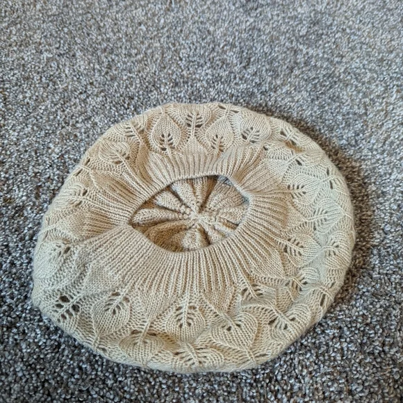 Women's Beige Charlotte Russe Lightweight Slouch Hat - Picture 3 of 3